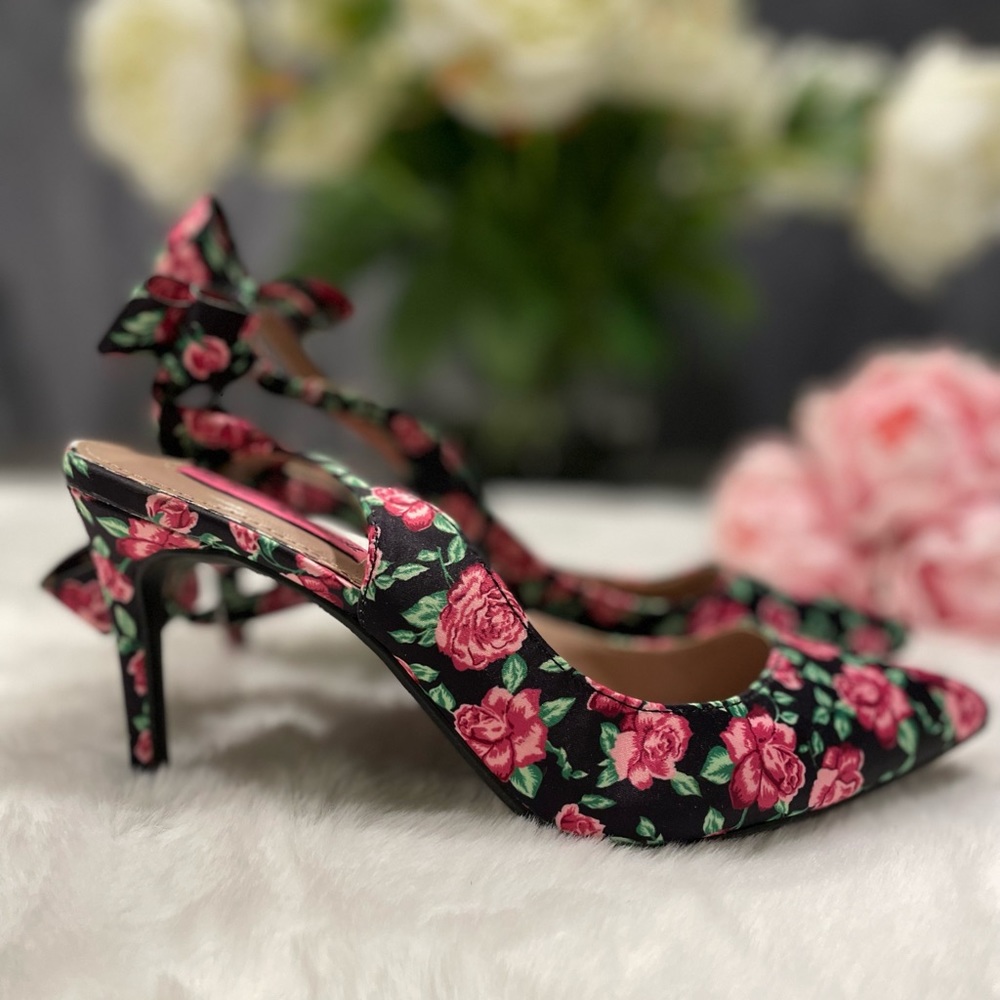 Betsey Johnson New Rose Floral Bow Pointed Toe Slingback Heels | Size 7